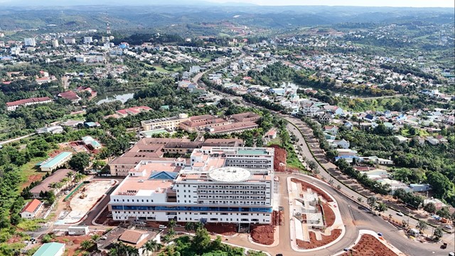 Cận cảnh bệnh viện trăm tỷ có bãi đáp trực thăng đầu tiên ở tỉnh rộng nhất Việt Nam