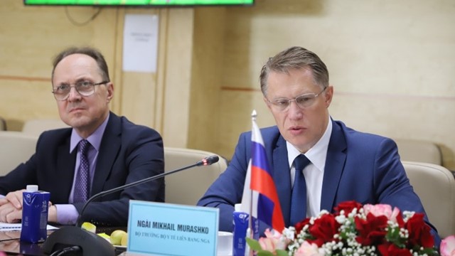 Bộ trưởng Y tế Nga cấp cứu một người đàn ông trên chuyến bay sang Việt Nam