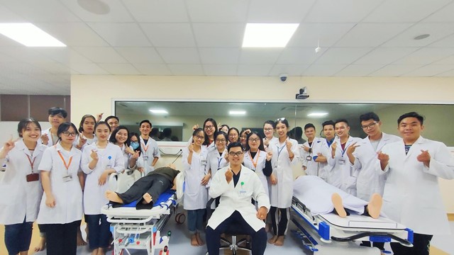 Bác sĩ, bác sĩ y học dự phòng, dược sĩ trẻ nhận tin vui