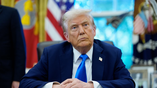 24 giờ hỗn loạn sau khi ông Trump nâng phí thị thực H-1B lên 100.000 USD