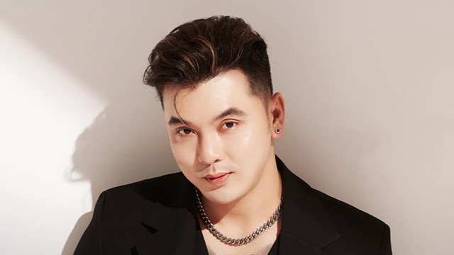 Ưng Hoàng Phúc và vợ bị công an mời làm việc