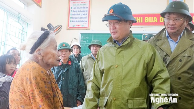 Hơn 2,6 triệu học sinh nghỉ học, người dân được sơ tán gấp trước khi bão Bualoi đổ bộ