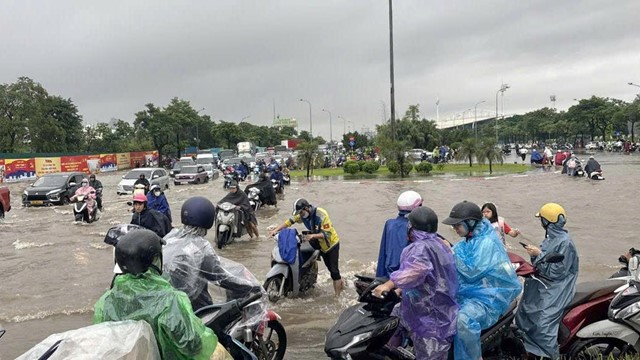 Hà Nội ngập úng cục bộ, dự báo mưa lớn đến bao giờ?