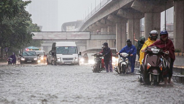 Những việc nên làm sau khi lội nước để phòng tránh bệnh ngoài da