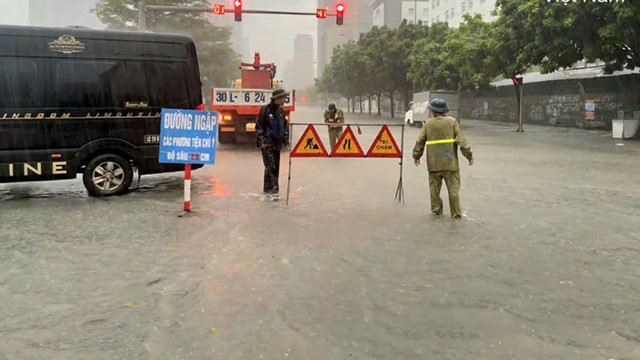 Hà Nội vẫn tiếp tục mưa vừa và to, chiều tối đến đêm giảm dần