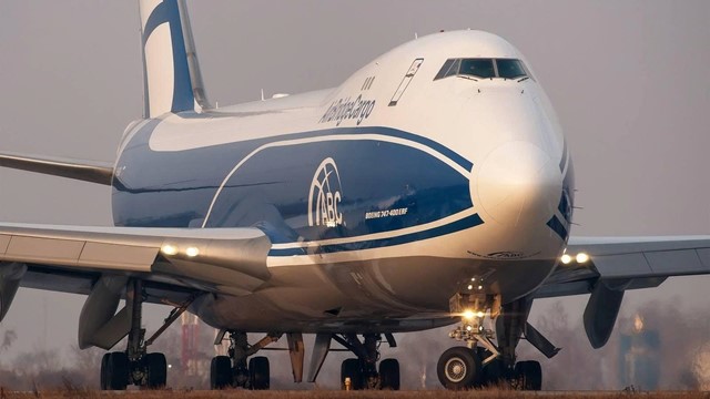 Nga ‘xẻ thịt’ máy bay Boeing để cứu ngành hàng không giữa vòng vây cấm vận