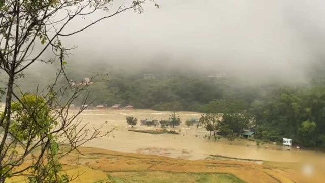 'Thác nước đẹp bậc nhất thế giới' của Việt Nam dừng đón khách du lịch