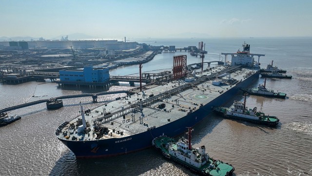 Gấp rút xây kho dự trữ có thể chứa 2 tỷ thùng dầu, Trung Quốc toan tính gì?