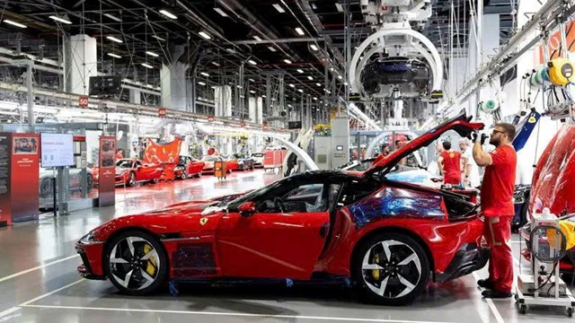 Ferrari chính thức hé lộ siêu xe điện đầu tiên sau 78 năm: Tăng tốc 310 km/h, chạy 530km mỗi lần sạc, giá gần 600.000 USD 
