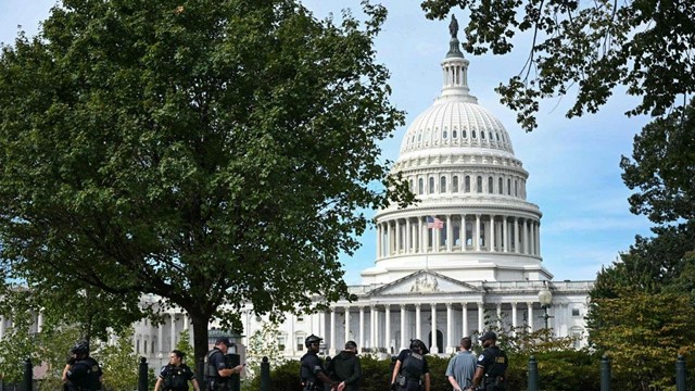 Kinh tế Mỹ đón tin xấu, Fed thêm sức ép phải hạ lãi suất