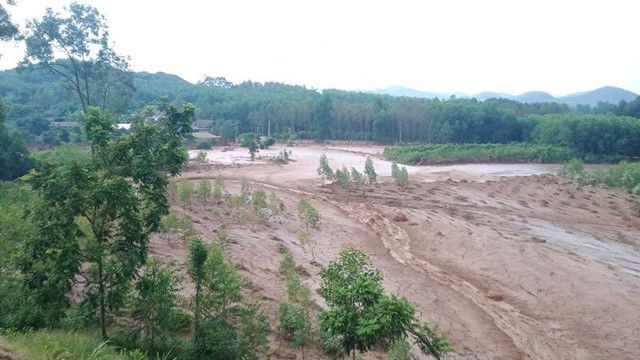 Vỡ hồ chứa bùn của công ty gang thép tại Thái Nguyên