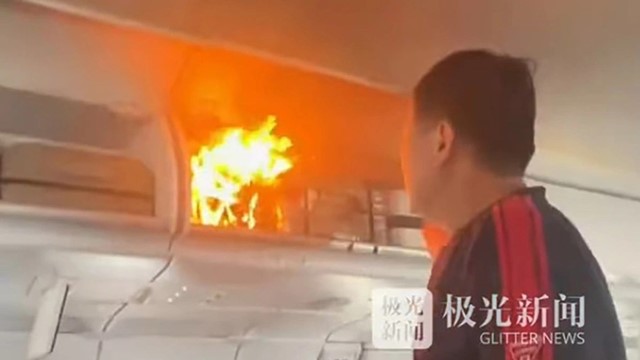 Máy bay phải hạ cánh khẩn cấp vì pin trong hành lý bất ngờ bốc cháy