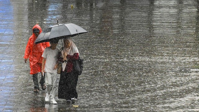 Phát hiện các hạt vi nhựa trong nước mưa 