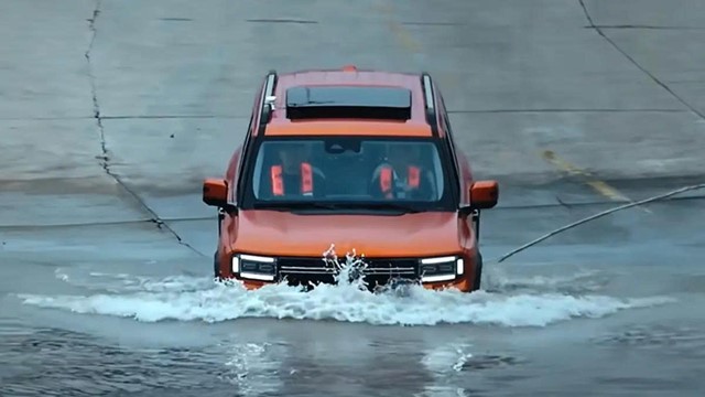 Mẫu SUV của Trung Quốc gây sốt khi dễ dàng lội qua hơn 1km sông sâu nước chảy xiết, lập tức nhận hơn 10.000 đơn đặt hàng trước