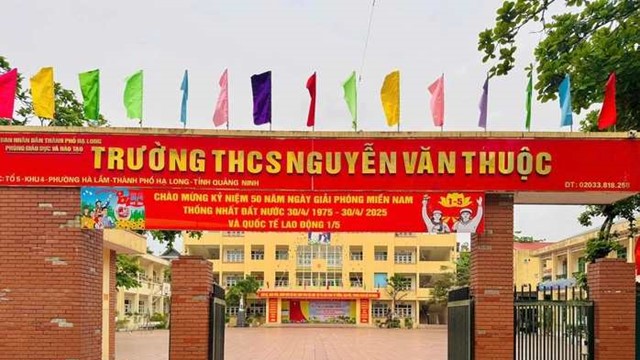 Cách chức Hiệu trưởng sửa điểm cho con cán bộ phường