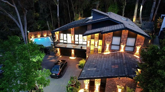 Biệt thự 1.000m² của 'Quán quân Olympia giàu nhất': Sở hữu bể bơi riêng, được ví như 'thiên đường nghỉ dưỡng'