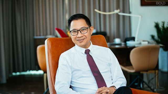 Gia tộc siêu giàu Việt Nam có 'ông hoàng' phở vang danh quốc tế, thế hệ kế cận là nhà thiết kế lừng danh