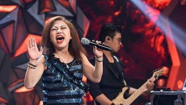 Nữ ca sĩ vỡ nợ hàng chục tỷ về quê nuôi heo, nay gặp biến cố sức khỏe, bị khó thở phải đi cấp cứu