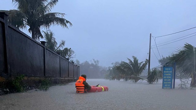 Mưa lũ lớn tại miền Trung làm 3 người chết, 5 người mất tích, hỗ trợ khẩn cấp cho Huế 150 tỷ