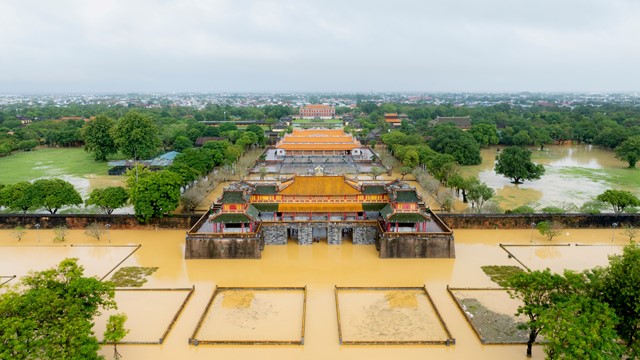 Lý do công trình hơn 200 năm tuổi vẫn khô ráo giữa ngày Huế lụt lịch sử?