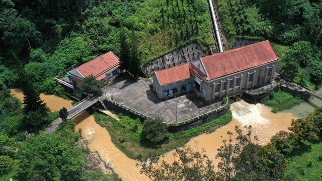 Nhà máy thủy điện ở Việt Nam không được xây bằng bê tông cốt thép, có đường hầm dẫn nước xuyên núi đào bằng tay