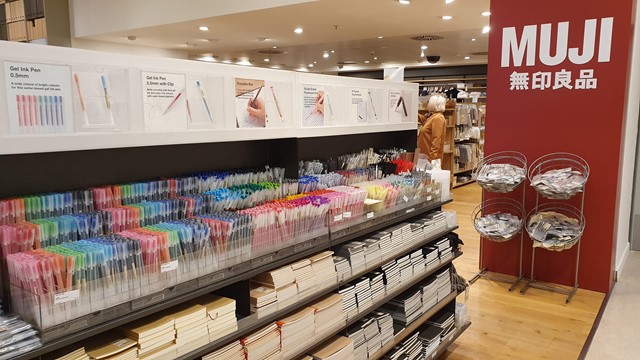 Muji thu hồi 600.000 chai xịt phòng vì phát hiện nhiễm khuẩn