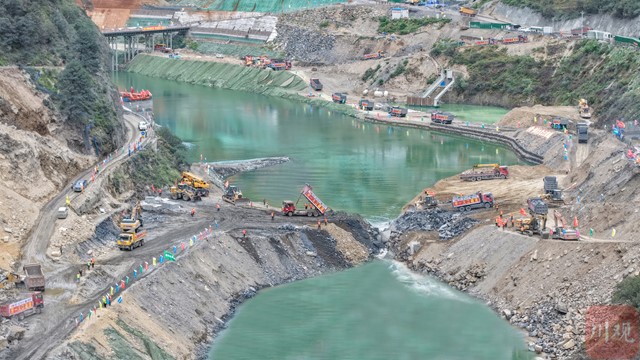 Láng giềng Việt Nam chặn đứng dòng sông chỉ trong 30 giờ, xây cùng lúc hai ‘siêu’ đập thủy điện, đóng góp hơn 4.400 tỷ tiền thuế