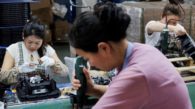 Trung Quốc ‘ngấm đòn’ thuế quan, chiến lược dội hàng sang Mỹ hết tác dụng