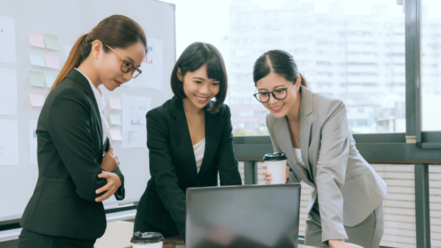 8 kỹ năng làm việc của người EQ cao: Ai cũng nên biết để được sếp tin, đồng nghiệp quý