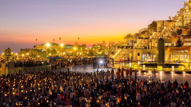 Du khách đặc biệt được tặng vàng 9999 khi tham quan 'Đệ nhất thiên sơn của Việt Nam'