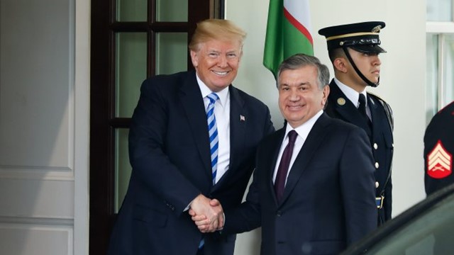 Quốc gia có GDP bằng 1/4 Việt Nam cam kết sẽ rót 100 tỷ USD vào Mỹ