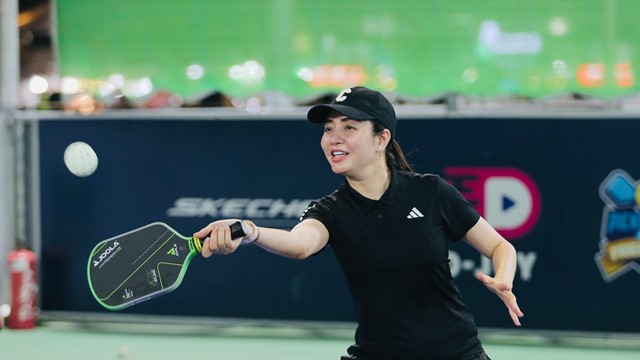 Phụ nữ nên chơi pickleball hay đi bộ?