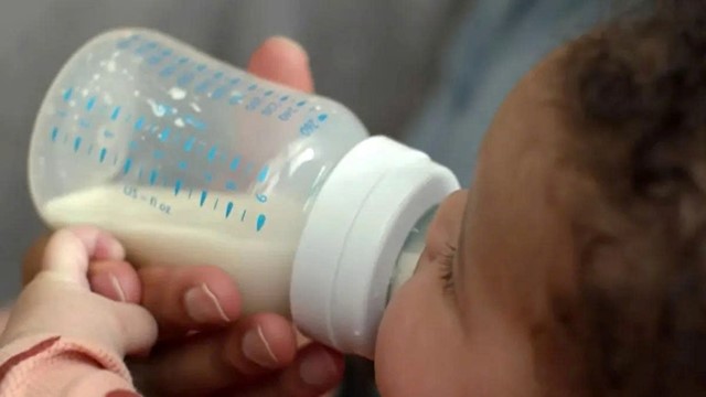 Phát hiện sữa bột trẻ em nhiễm độc tố gây liệt cơ ở trẻ sơ sinh, thu hồi khẩn cấp lô hàng 