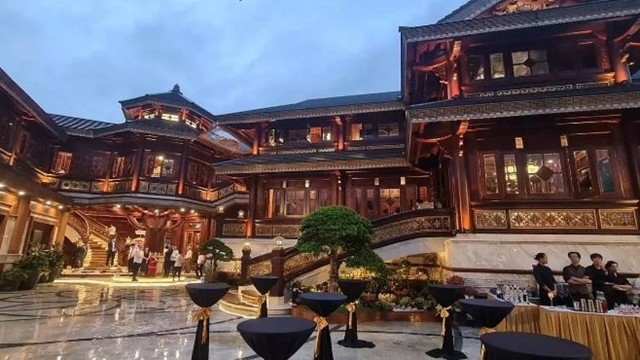 Hàng chục cảnh sát có mặt tại biệt phủ 4.000m2 của bà chủ Mailisa