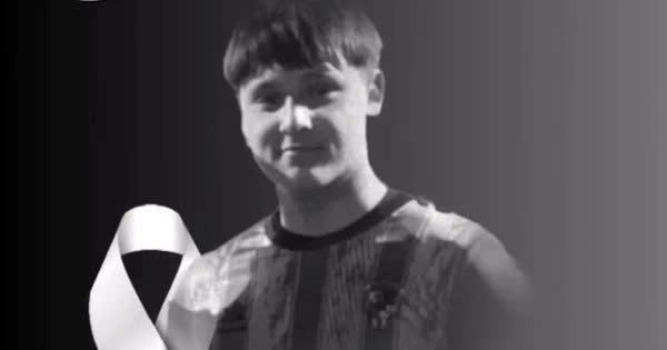 Một thủ môn 18 tuổi qua đời