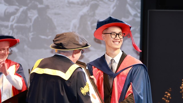 Chàng trai người Việt là Tiến sĩ AI, từng được GS Ngô Bảo Châu tặng học bổng, làm việc tại 3 trường đại học lớn nhất tại Úc