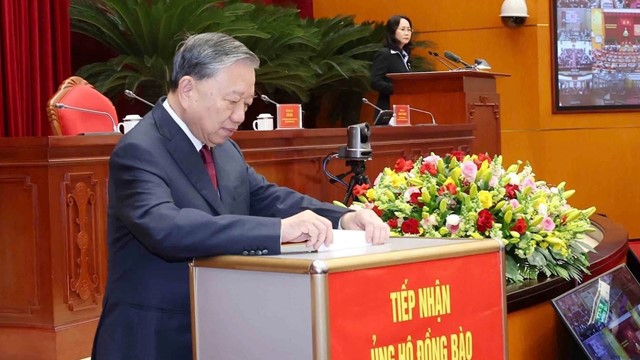 Sáng nay, Tổng Bí thư Tô Lâm cùng các lãnh đạo mặc niệm đồng bào tử vong do thiên tai