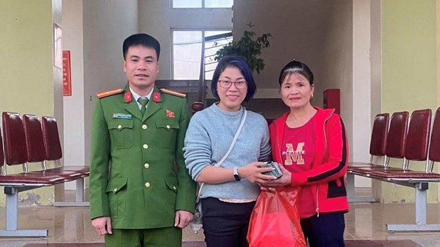 Chị N. ở Hà Nội chuyển vào một số tài khoản 400 triệu, phải đi hơn 300km đến nhờ công an giúp đỡ