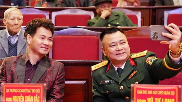 NSND là Đại tá quân đội, Giám đốc Nhà hát, U50 vẫn khiến concert 'cháy vé'