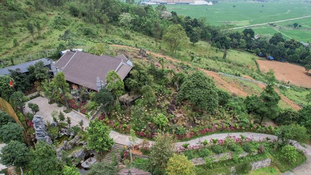 Nữ NSND trẻ nhất Việt Nam sở hữu biệt phủ 8.000m² bề thế ở ngoại thành Hà Nội