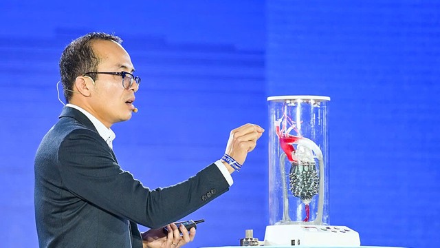 Nhà khoa học gốc Việt nghiên cứu trái tim robot có thể thay thế tim người