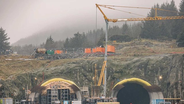 Đường hầm xuyên biển sâu nhất thế giới, nằm cách mặt biển gần 400m, rút thời gian di chuyển giữa hai TP lớn xuống còn 40 phút