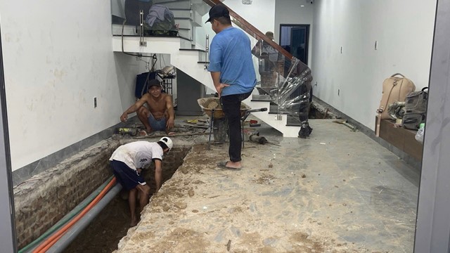 'Thần đèn' bất ngờ phát hiện ngôi mộ khi đang di chuyển ngôi nhà xây nhầm ở Hải Phòng