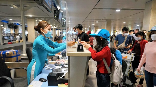 Hàng nghìn người lao động được nhận vé máy bay, vé tàu miễn phí về quê đón Tết