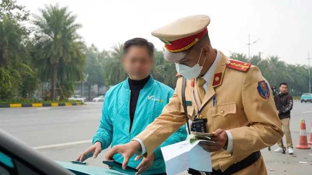 Taxi có thể dừng xe để đón, trả khách ở đâu để không bị phạt?