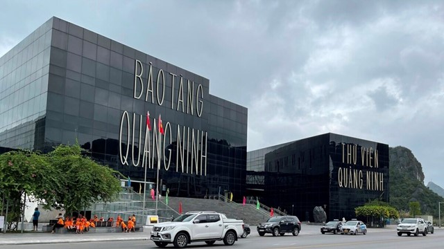 'Ngọc trai đen' bên vịnh biển đẹp nhất Việt Nam đón vị khách thứ 1 triệu