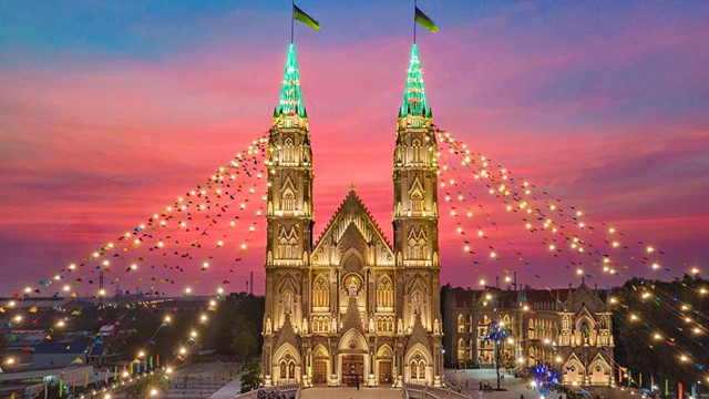 Việt Nam có nhà thờ được ví như 'cung điện trời Âu', được xây dựng suốt 11 năm, là điểm check-in 'triệu view' tại thành phố phồn hoa nhất cả nước