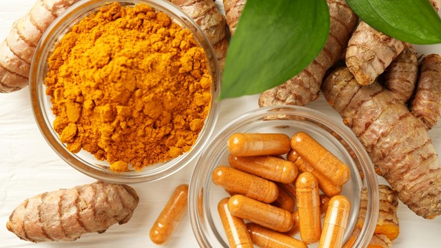 Uống nghệ hằng ngày, người phụ nữ phải nhập viện vì tổn thương gan nghiêm trọng