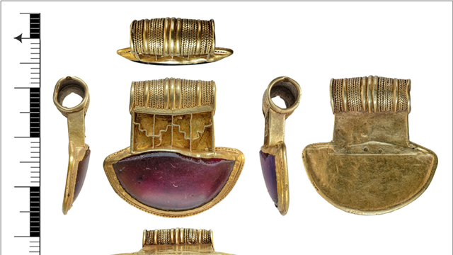 Phong tỏa khẩn cấp một sườn đồi, phát hiện kho báu chứa nhiều dây chuyền vàng và ngọc hồng lựu quý giá