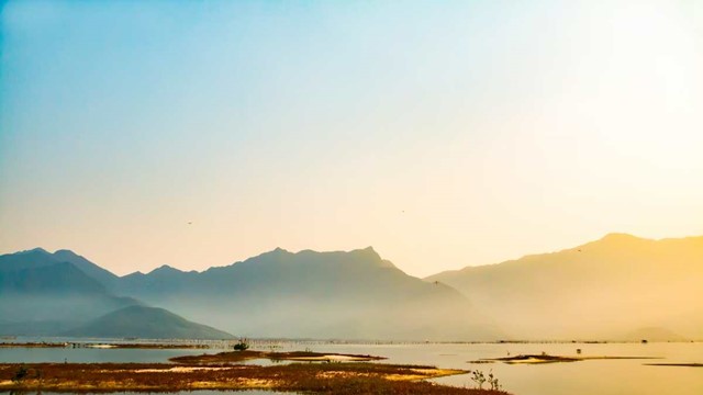 Truyền thông quốc tế gợi ý 3 trải nghiệm 'đáng để đi nhất Việt Nam': Nơi là 'Vương quốc mắm', nơi được ví như kỳ quan của miền Trung